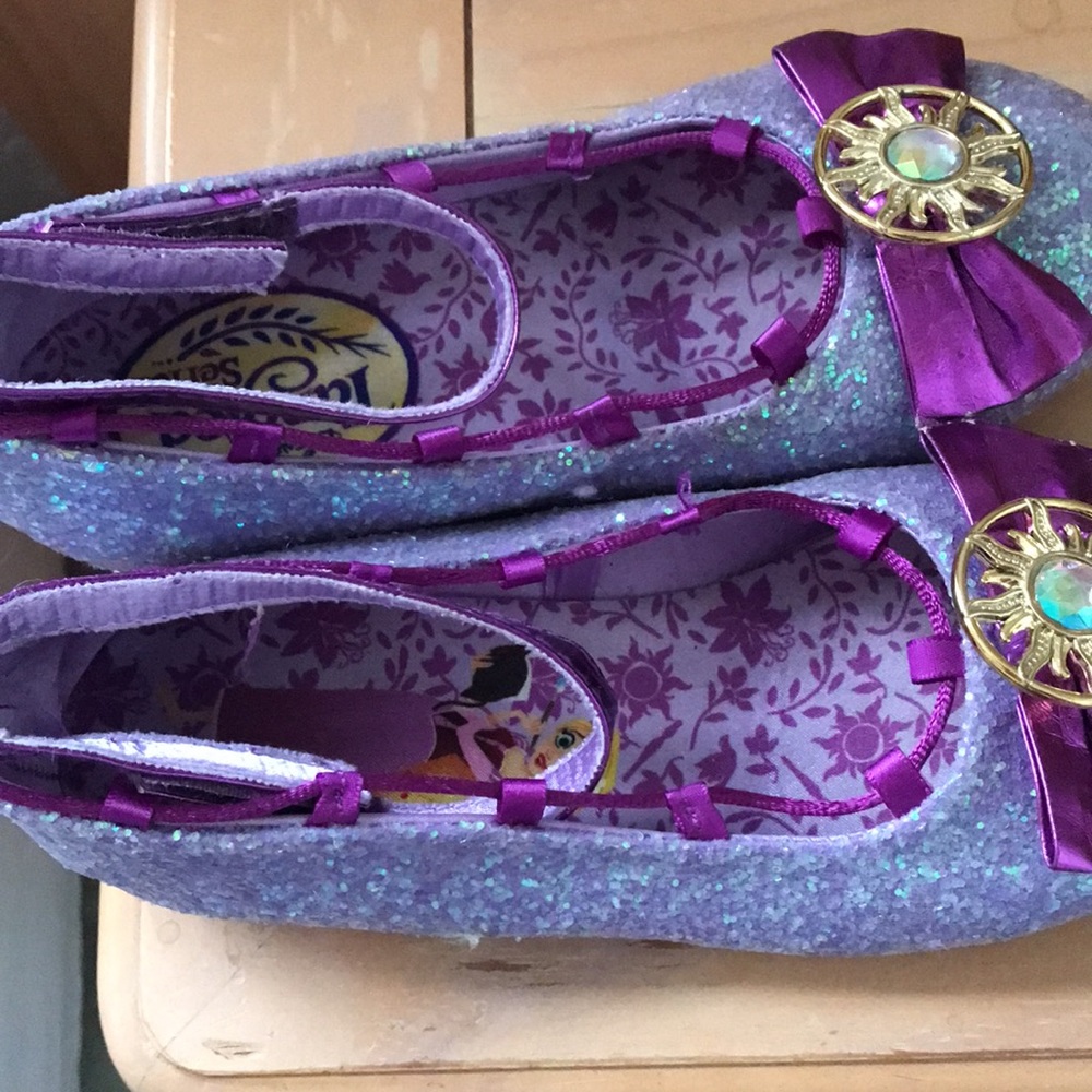 Shoes - Picture 5 of 6